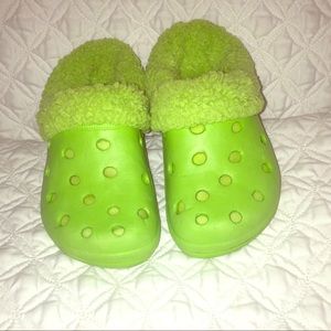 EUC*Girls bright green lined rubber clogs,